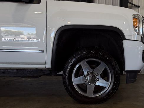 Used 2016 GMC Sierra 2500 Denali w/ Duramax Plus Package AWD/4WD image 30
