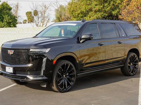 Certified 2024 Cadillac Escalade ESV Sport Platinum image 3