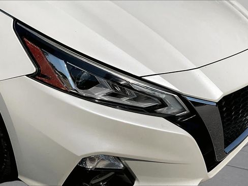 Used 2020 Nissan Altima 2.0 Platinum FWD image 28