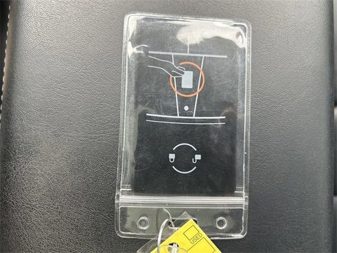 Used 2023 Tesla Model 3 Standard Range image 33