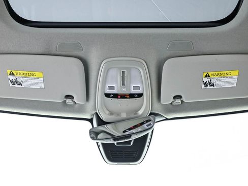 Certified 2024 Volvo XC40 B5 Plus w/ Protection Package Premier AWD/4WD image 19