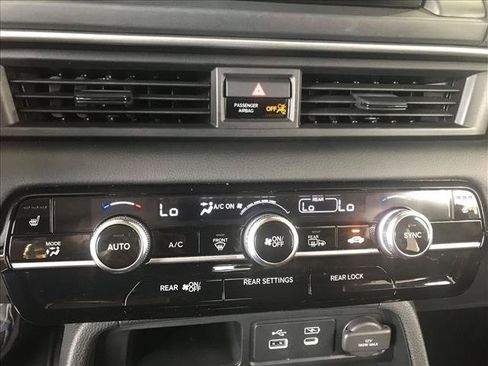 Certified 2025 Honda Pilot EX-L image 18