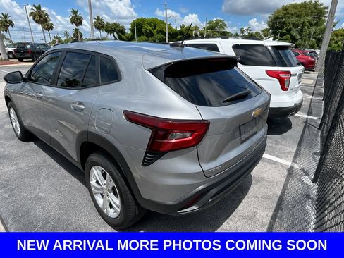 Used 2024 Chevrolet Trax LS FWD image 4