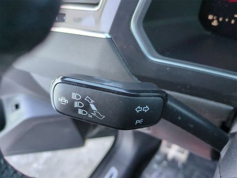 Used 2022 Volkswagen Tiguan SE R-Line image 26