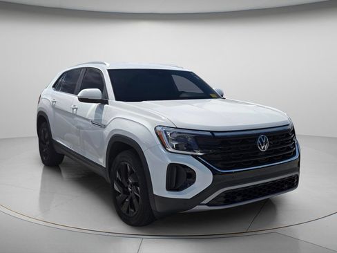 Certified 2024 Volkswagen Atlas Cross Sport SE FWD image 4