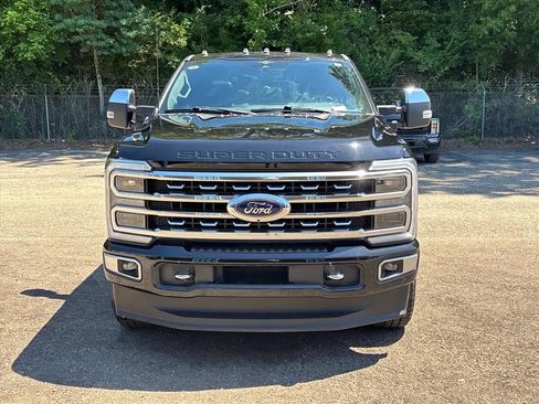 Used 2023 Ford F250 Platinum w/ FX4 Off-Road Package AWD/4WD image 2