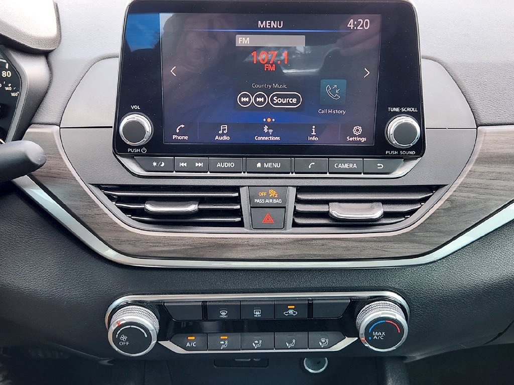Used 2025 Nissan Altima 2.5 SV FWD image 17