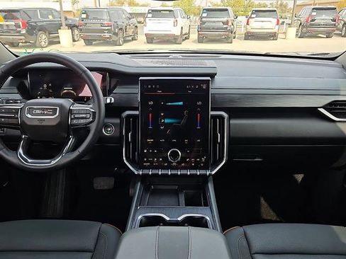 Used 2024 GMC Acadia AT4 w/ Luxury Package image 11