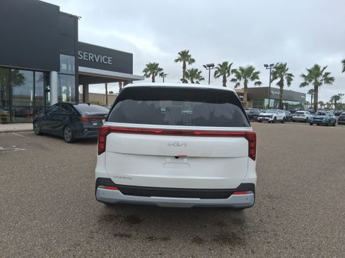 New 2026 Kia Carnival FWD image 5