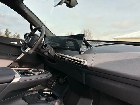 Certified 2025 BMW iX xDrive50 w/ Premium Package image 28