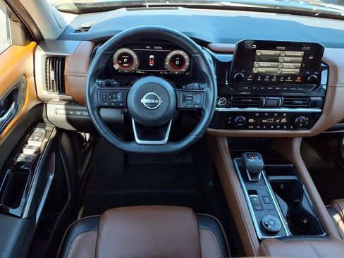 Used 2023 Nissan Pathfinder Platinum image 14