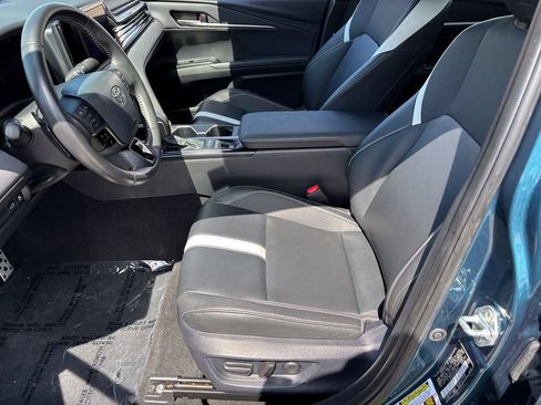 Used 2025 Toyota Camry SE w/ Convenience Package FWD image 17