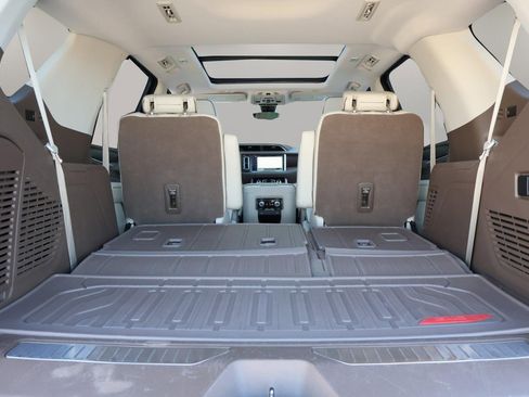 Used 2022 GMC Yukon Denali w/ Advanced Technology Package image 26