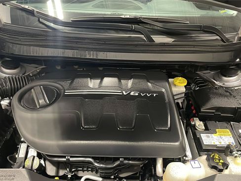 Used 2020 Jeep Cherokee Limited w/ Technology Group AWD/4WD image 9