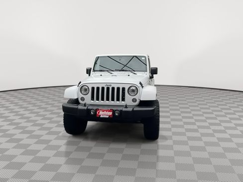 Used 2017 Jeep Wrangler Unlimited Sahara w/ Connectivity Group image 29