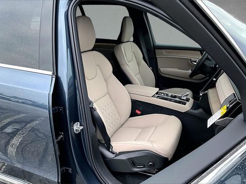 New 2026 Volvo XC90 B6 Plus w/ Protection Package Premier image 11