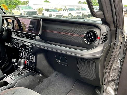Used 2025 Jeep Wrangler Unlimited Rubicon AWD/4WD image 16