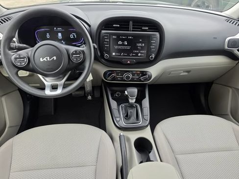 Certified 2025 Kia Soul LX w/ LX Technology Package FWD image 7