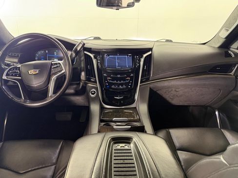 Used 2019 Cadillac Escalade Platinum AWD/4WD image 21