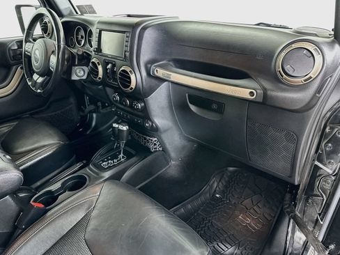Used 2017 Jeep Wrangler Unlimited Sahara AWD/4WD image 32