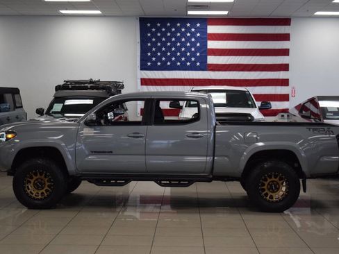 Used 2021 Toyota Tacoma TRD Sport w/ Technology Package image 8