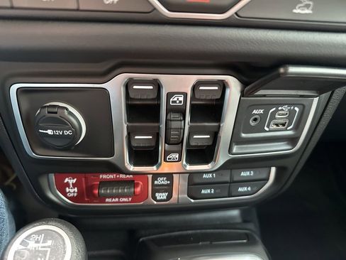 Used 2025 Jeep Gladiator Rubicon w/ Convenience Group image 18