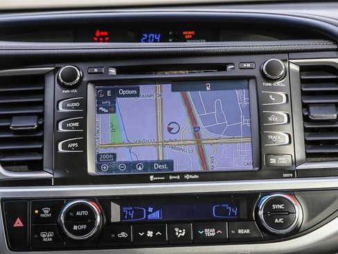 Used 2017 Toyota Highlander XLE image 17