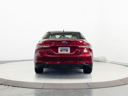 Used 2018 Toyota Camry XLE w/ Audio Package FWD image 9