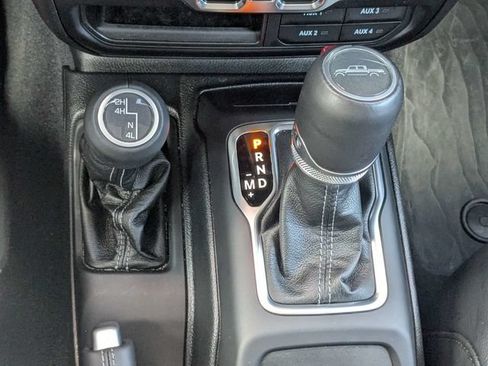 Certified 2025 Jeep Gladiator Sport AWD/4WD image 26