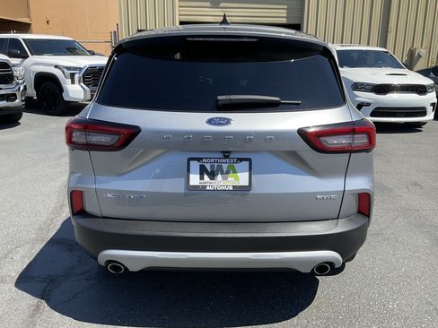 Used 2024 Ford Escape Active AWD/4WD image 4
