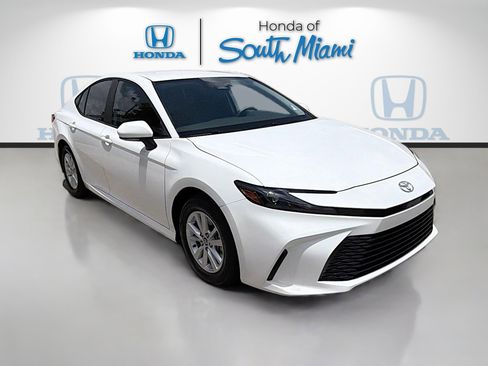 Used 2025 Toyota Camry LE w/ Convenience Package FWD image 1