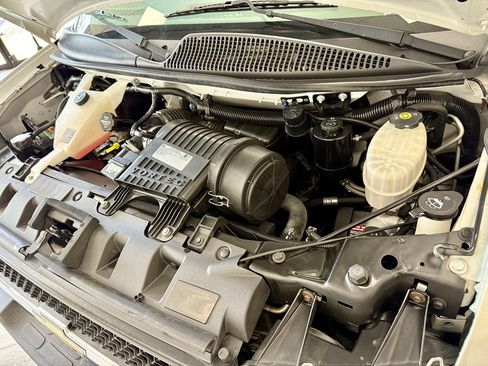 Used 2018 Chevrolet Express 2500 w/ Driver Convenience Package RWD image 17