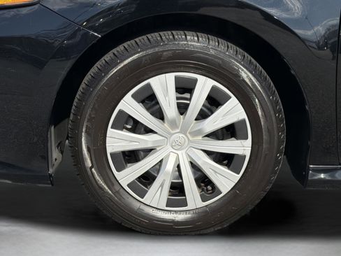 Used 2022 Toyota Camry LE image 11