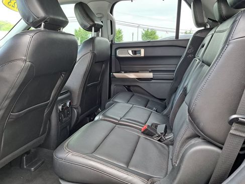 Used 2023 Ford Explorer Limited AWD/4WD image 13