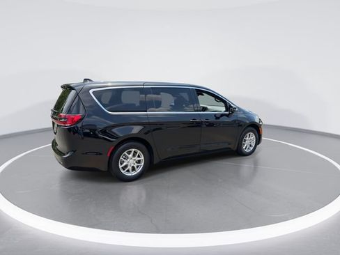New 2027 Chrysler Pacifica Select FWD image 8