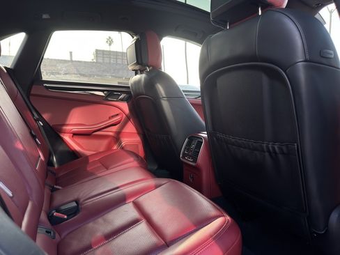 Used 2023 Porsche Macan image 35