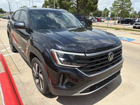 Used 2024 Volkswagen Atlas Cross Sport SE FWD image 3