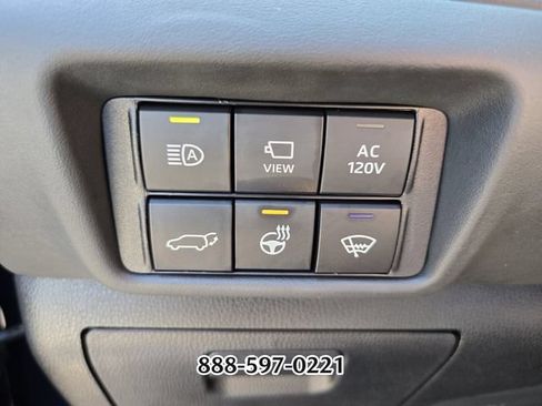 Used 2021 Toyota Highlander Limited FWD image 31