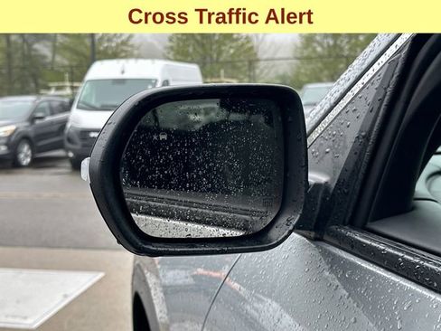 Used 2024 Chevrolet Traverse LT image 8