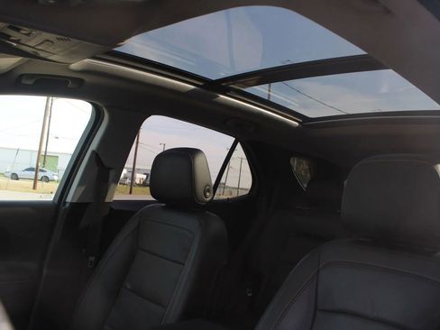 Used 2018 Chevrolet Equinox Premier image 22