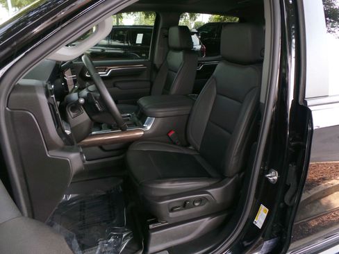Used 2025 Chevrolet Silverado 1500 RST w/ Dark Appearance Package AWD/4WD image 8