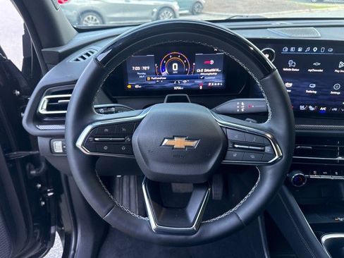 Used 2025 Chevrolet Traverse High Country FWD image 14