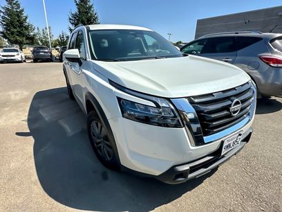Used 2024 Nissan Pathfinder SV