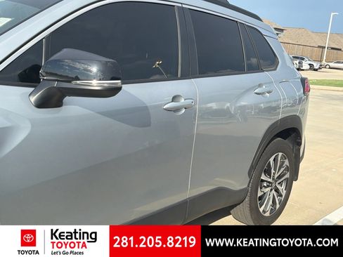 Used 2025 Toyota Corolla Cross XLE FWD image 6