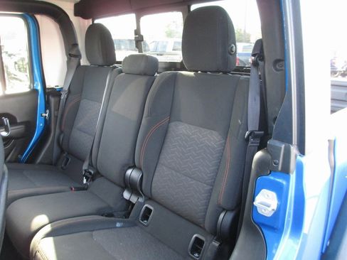 Used 2023 Jeep Gladiator Mojave w/ Cold Weather Group image 19