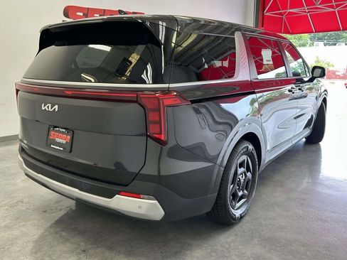 Used 2025 Kia Carnival FWD image 3