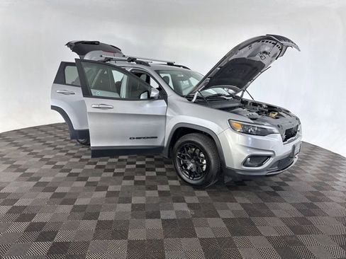 Used 2021 Jeep Cherokee Latitude Plus AWD/4WD image 12