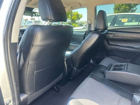 Used 2019 Toyota Corolla SE FWD image 7