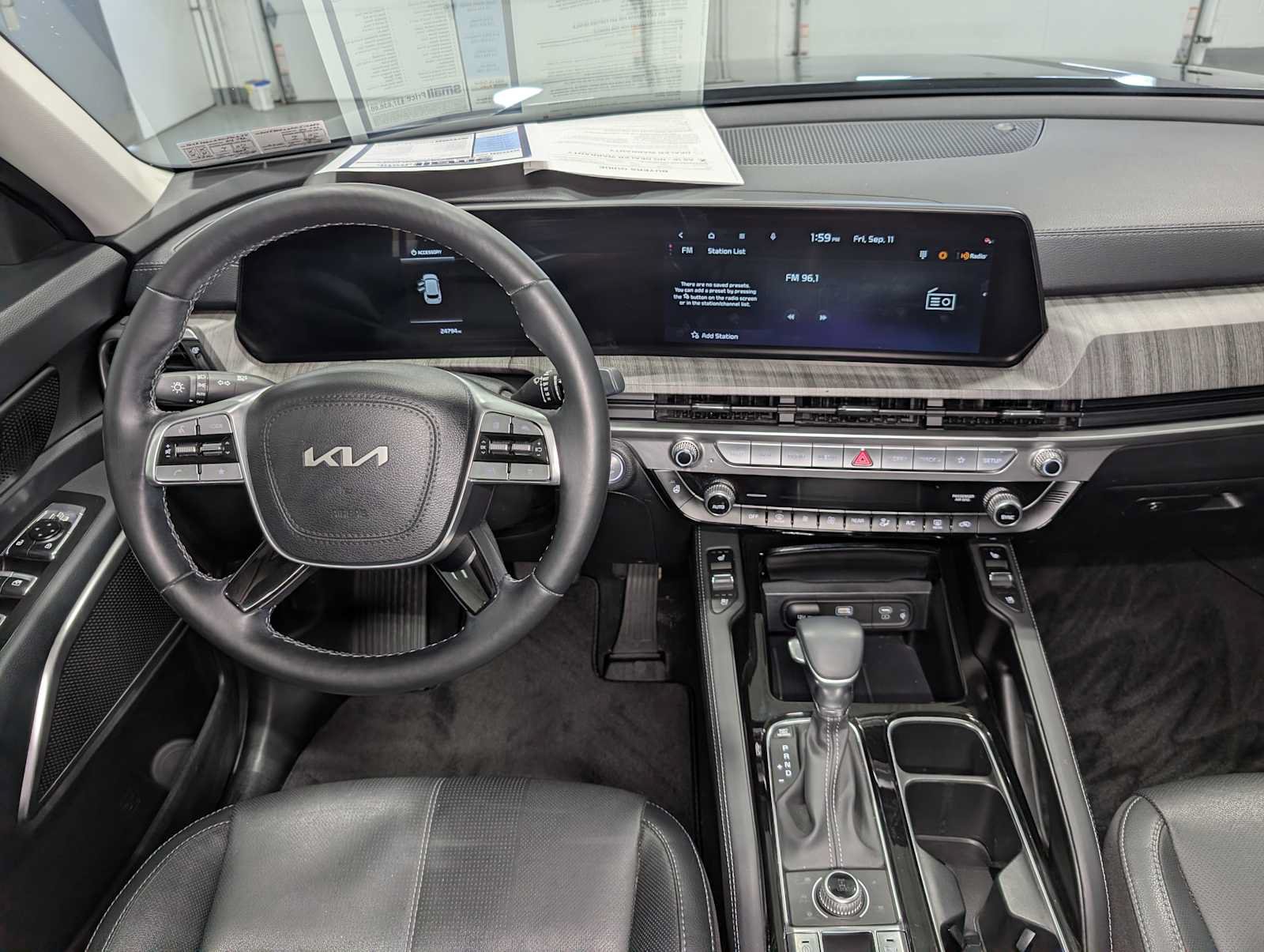 Used 2024 Kia Telluride EX w/ EX Captain's Chair Package AWD/4WD image 18