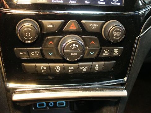 Used 2020 Jeep Grand Cherokee Limited w/ Luxury Group II image 28